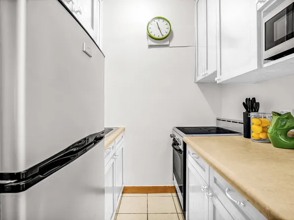 121 West 72nd Street image 7 of 10