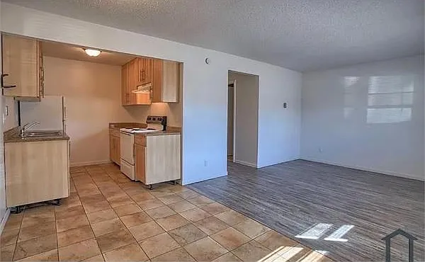 1404 Silver St — Photo 5