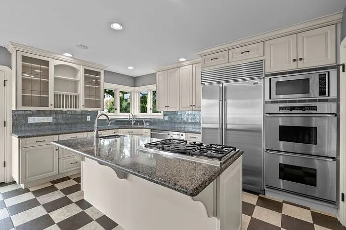 4 bed, 3.0 bath, 3430 sqft, $7,750 — Photo 3