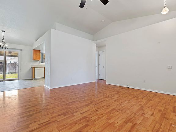 4th image of 733 W Sheridan Ave