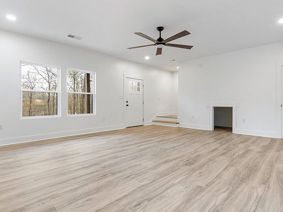 4th image of 11624 Brown Cir