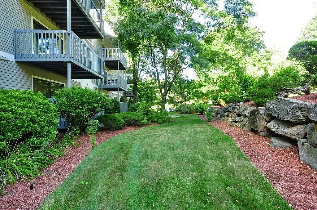 1 bed, 862 sqft, $2,100 — Photo 3