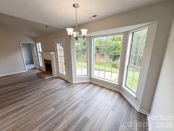 4th image of 1633 Gordon Walters Dr