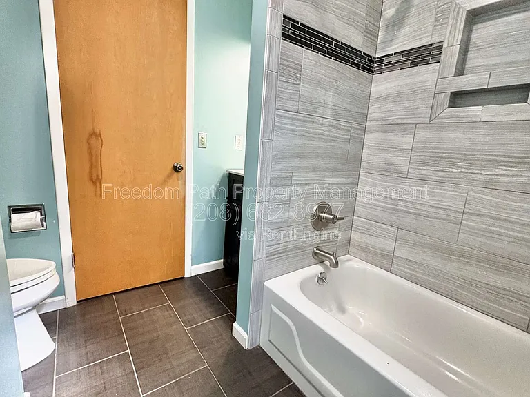 3010 N 5th St — Photo 8