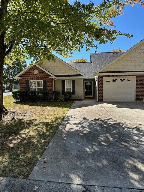 215 Edinburgh Ct