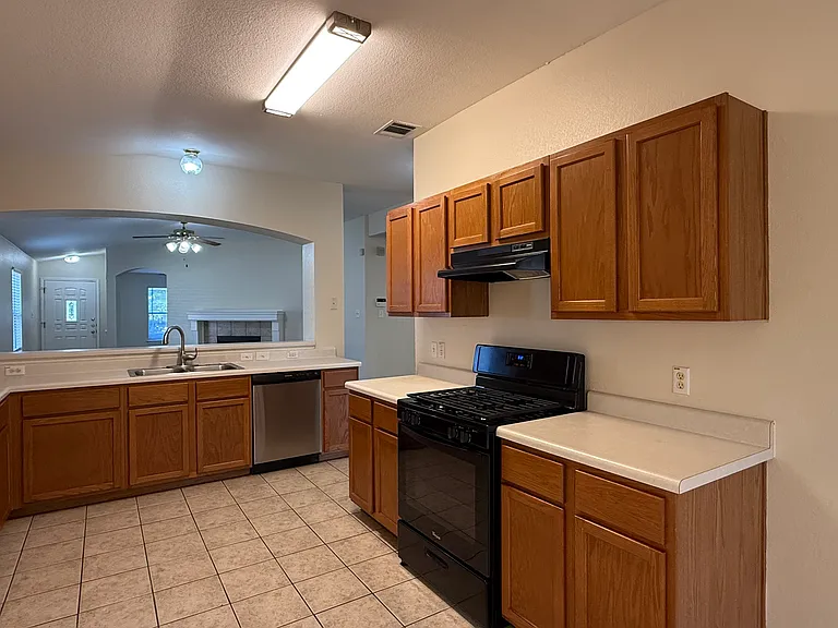 311 McCarthur Dr — Photo 8