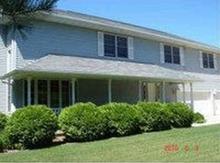 102 Shelby Ln, Waverly, IA 50677