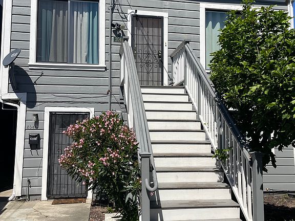 3rd image of 2047 20th Ave