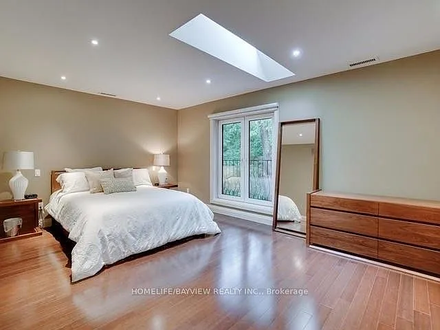 45 Aldershot Cres — Photo 10