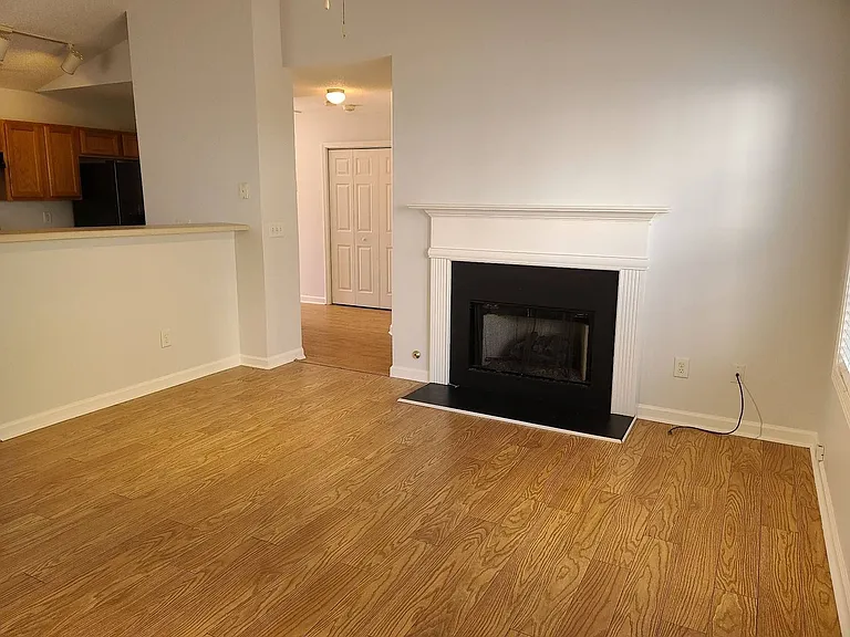 363 Greystone Pkwy — Photo 2