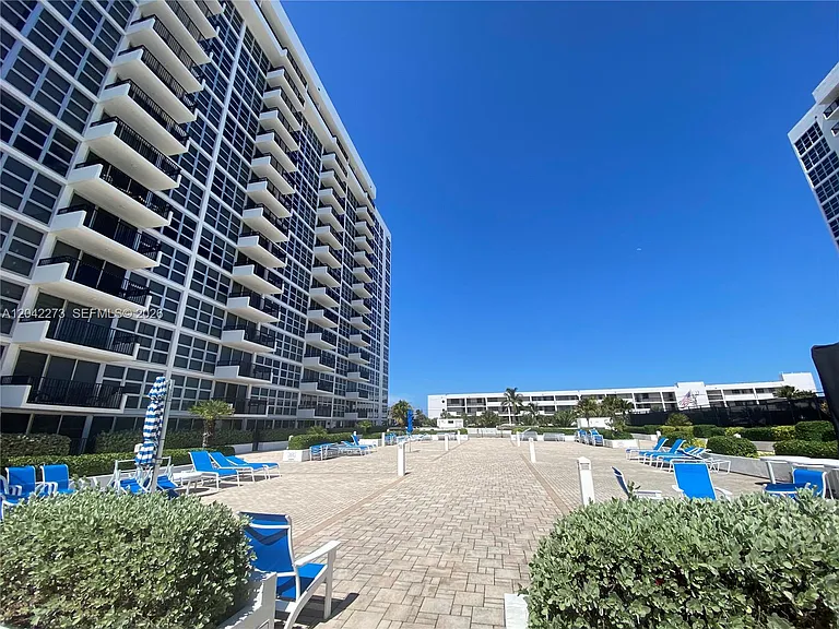 531 N Ocean #611 — Photo 34