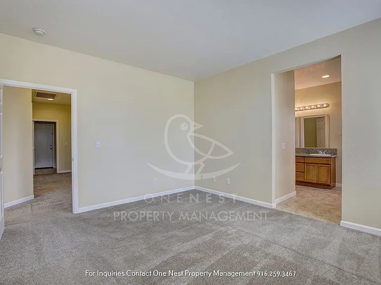 1746 Barney Ave — Photo 12