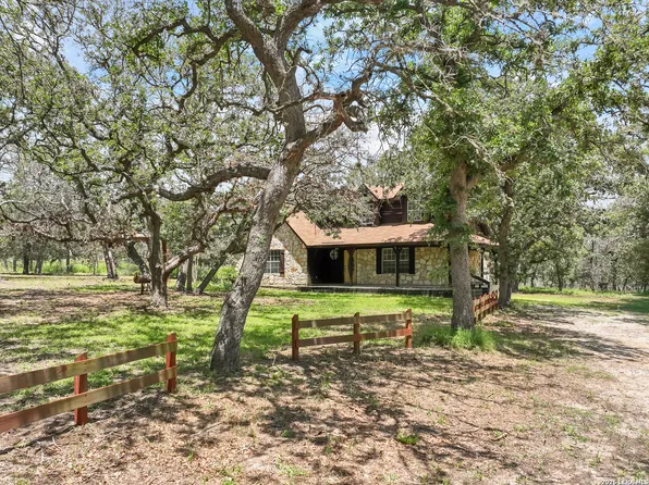 336 Lost Trail, La Vernia, TX 78121