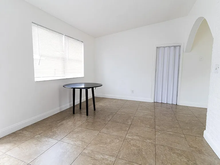630 NW 15th Ter #1-2 — Photo 5