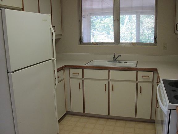 2nd image of 2307 S Peninsula Dr