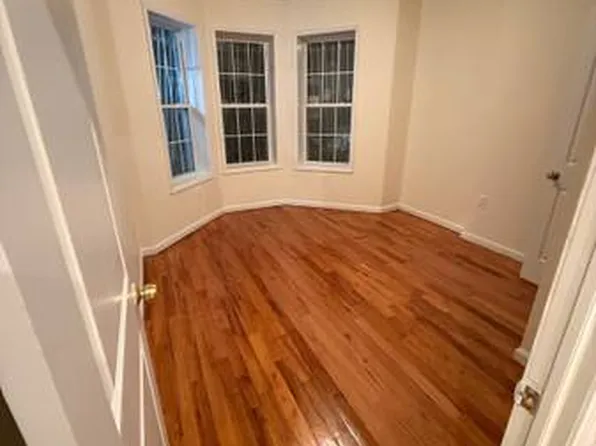 499 Linwood Street image 1 of 9