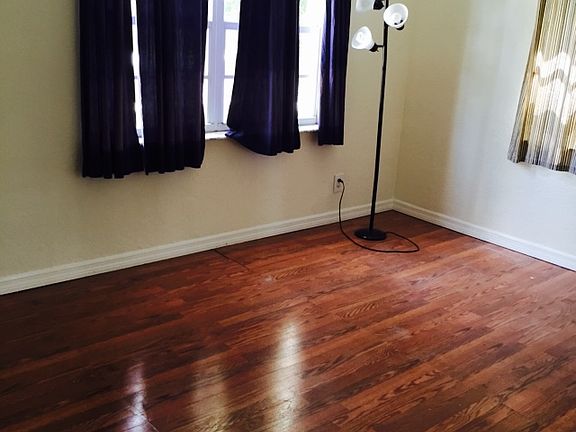4th image of 5054 Woodland Dr