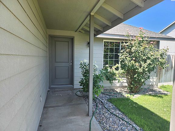 4th image of 5112 Montague Ln