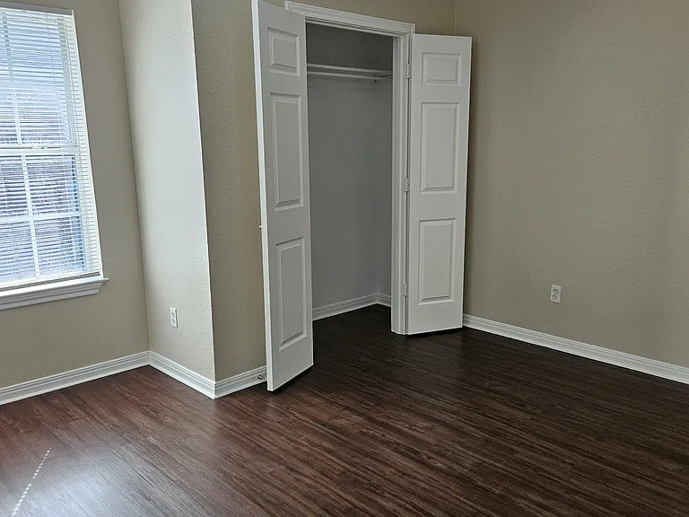 217D E Craven Ave — Photo 10