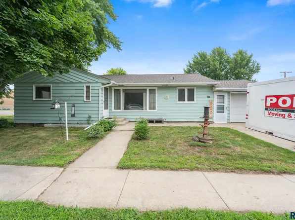 300 E 2nd St, Marion, SD 57043