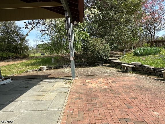 5th image of 13 Cemetery Rd