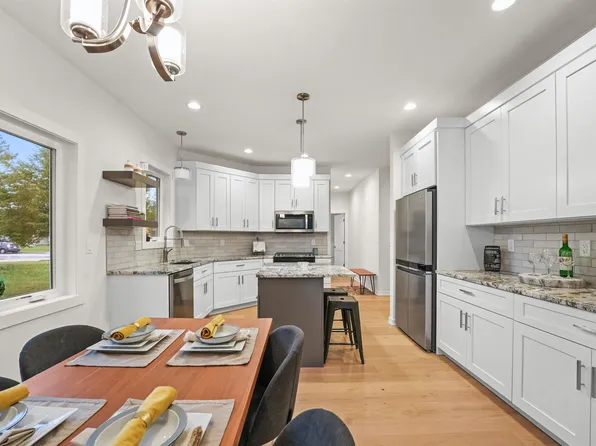117 Ashberry Ln, Stoughton, WI 53589