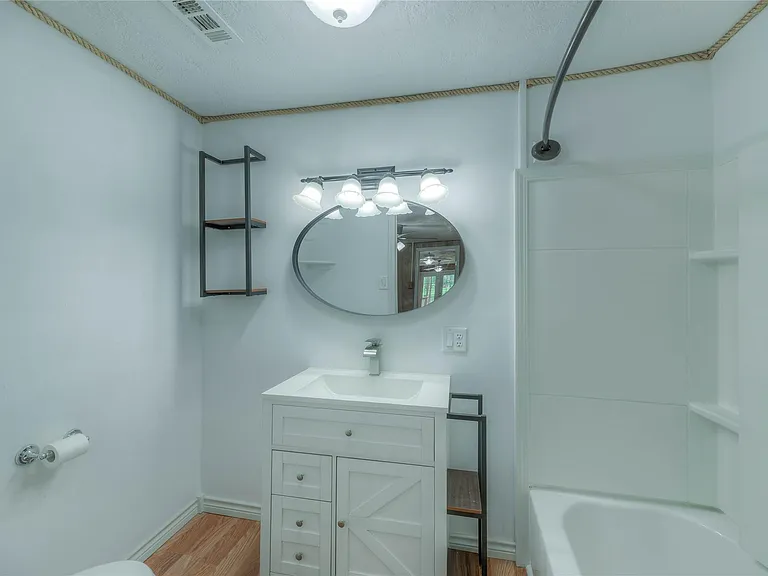 104 W Paradise Dr — Photo 8