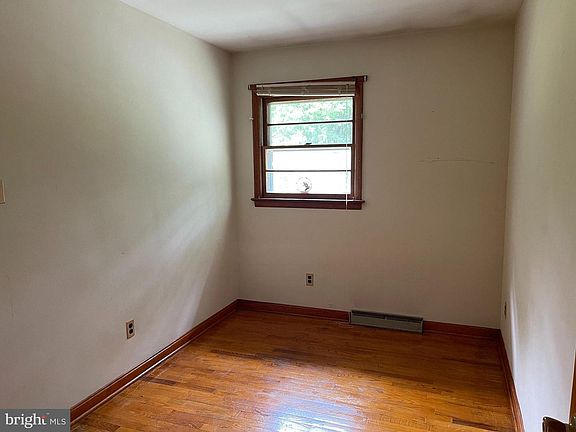 5th image of 115 Jenkins Dr
