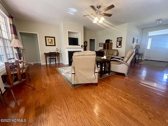 4th image of 218 Gold Leaf Dr