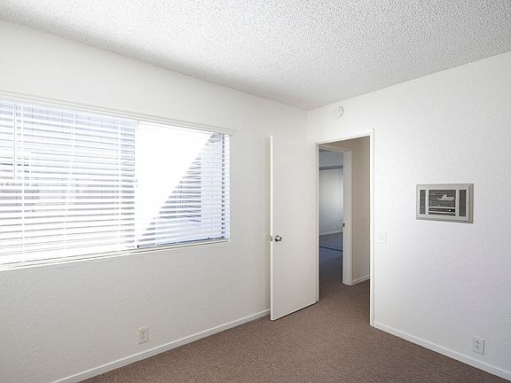4th image of 1941 Emerald St