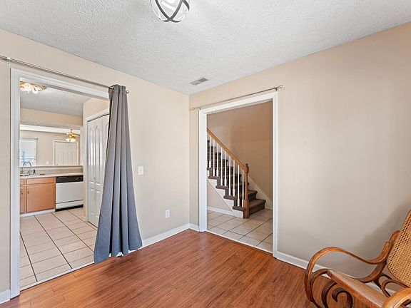 5th image of 1422 Middleborough Ct