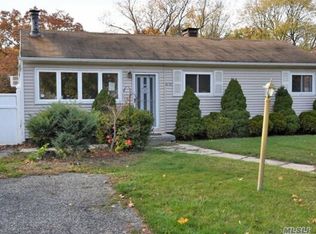 1656 N Thompson Dr, Bay Shore, NY 11706