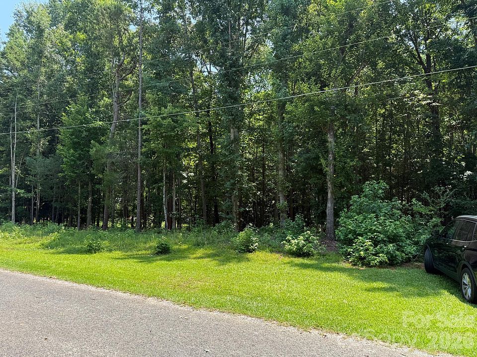 2nd image of 3207 Regal Oak Dr