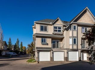 66 Cedarwood Ln SW, Calgary, AB T2W6J3