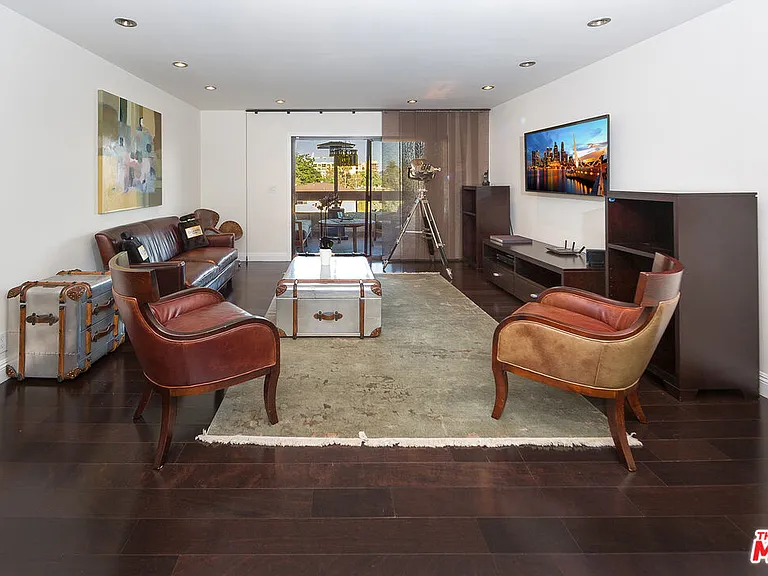 1037 N Vista St #301 — Photo 5