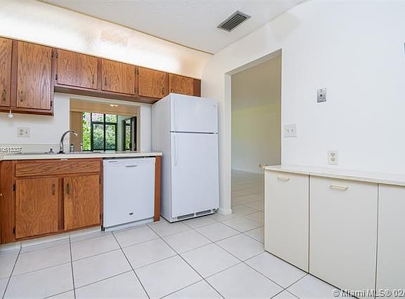 4th image of 2630 NW 42nd Ave #1109