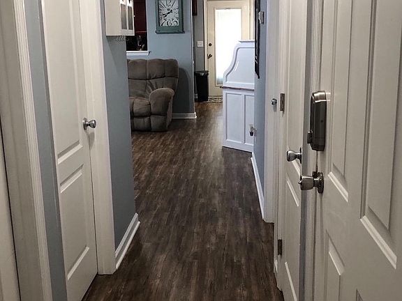 3rd image of 110 Baybrook Cir