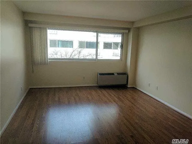 88 Cuttermill Rd #320 — Photo 9