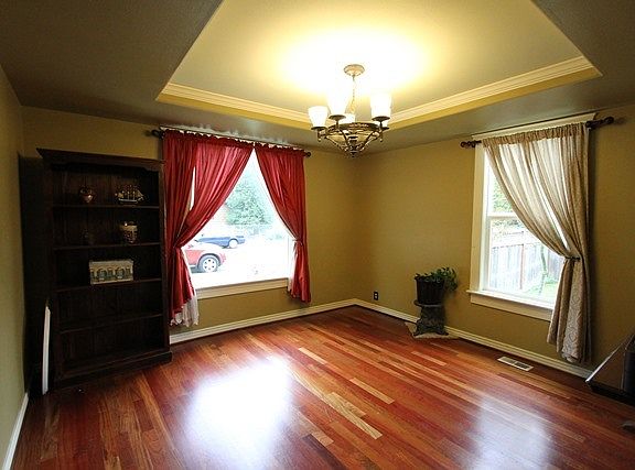 4th image of 704 9th Ave SE