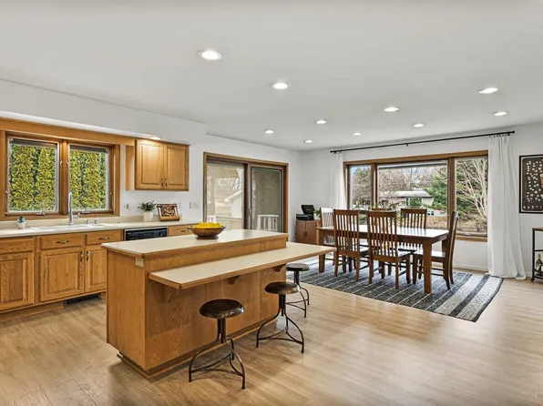 2460 Hillpoint Rd, Mc Farland, WI 53558