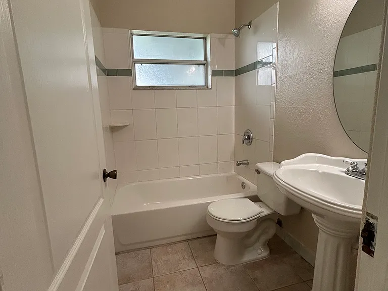 2401 Janet St — Photo 11