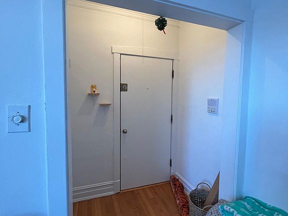3rd image of 6319 N Greenview Ave #3