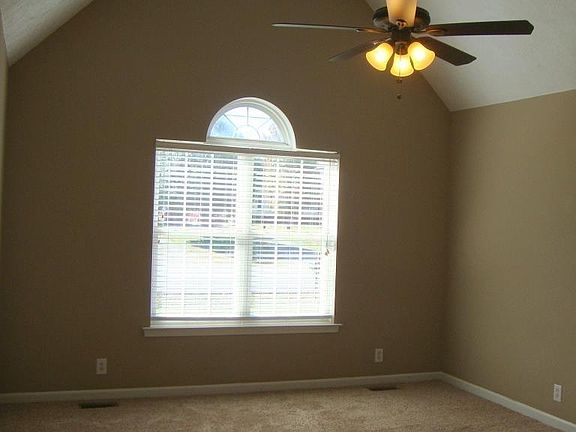 5th image of 157 Clearidge Dr