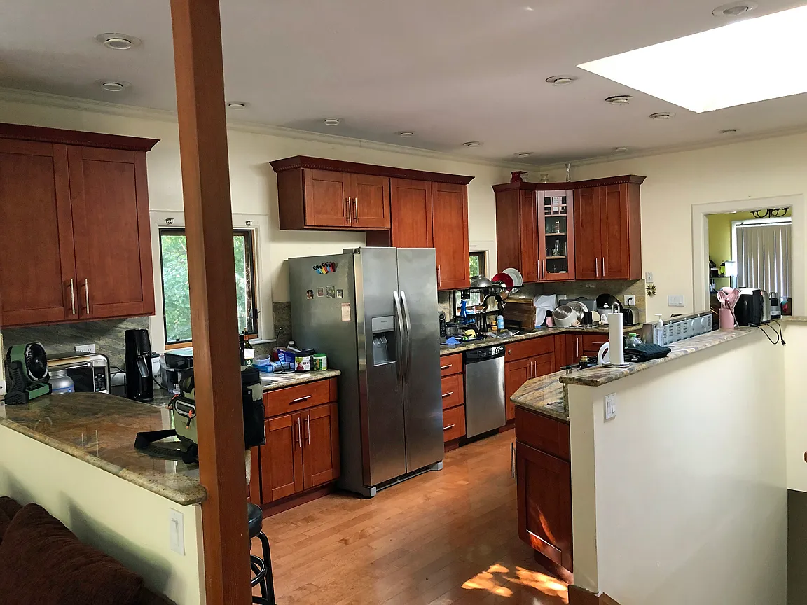 6 bed, 3032 sqft, $1,200 — Photo 4