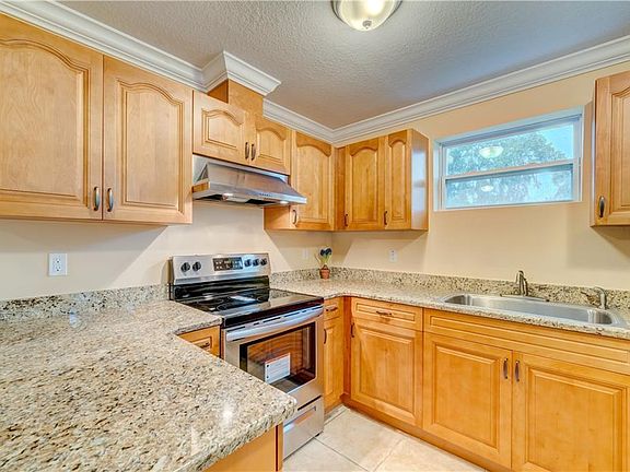 4th image of 6508 N Glen Ave