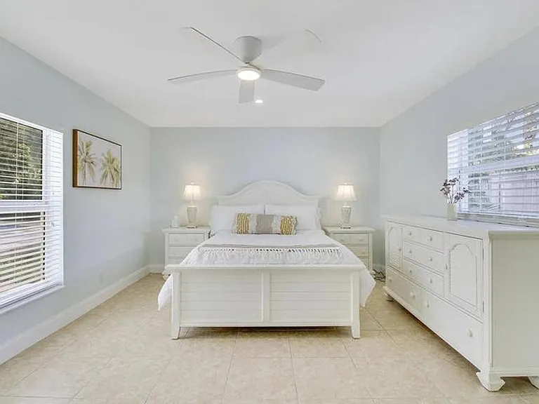 1310 Manor Dr — Photo 13
