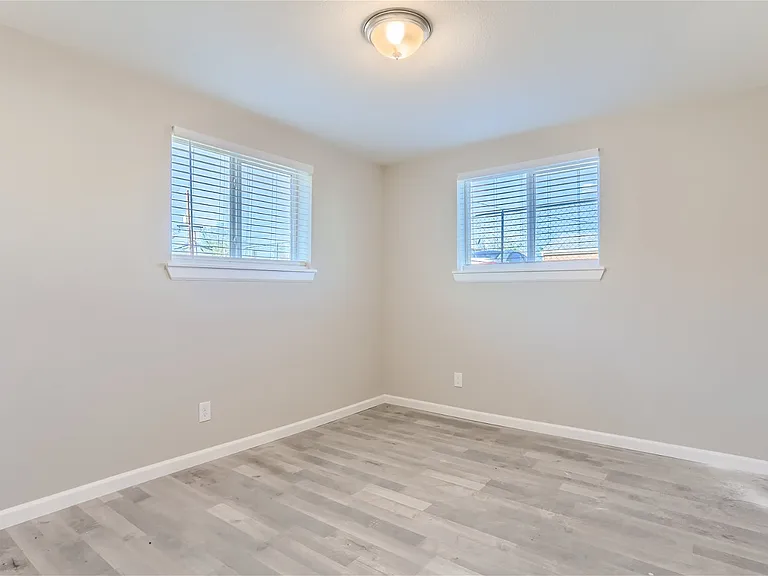 2545 Kenton St #B — Photo 7