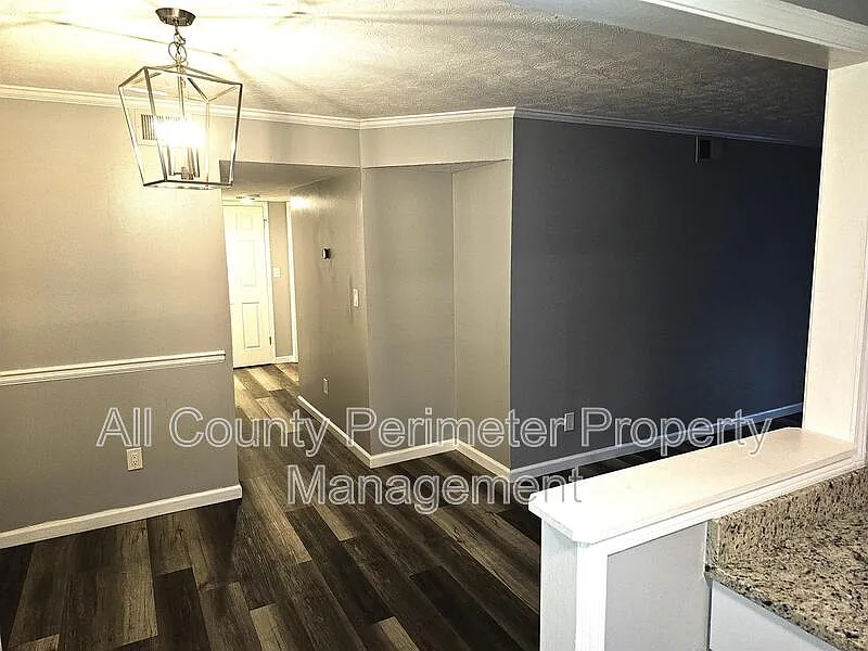2 bed, 1.0 bath, 1126 sqft, $1,490 — Photo 3