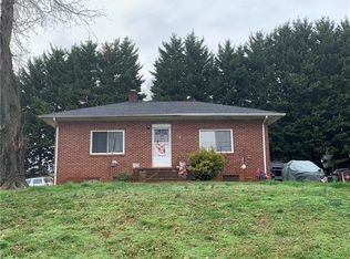 607 17th St NW, Hickory, NC 28601