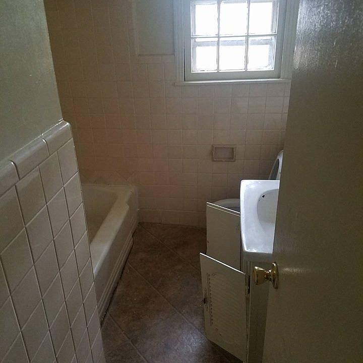 1st image of 4800 Dianne Dr